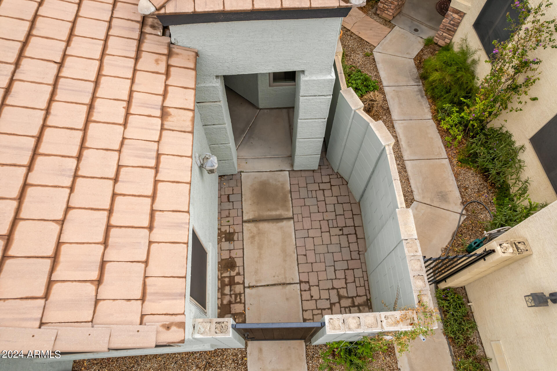 3220 E MALDONADO Drive