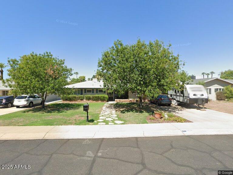 5338 E PINCHOT Avenue