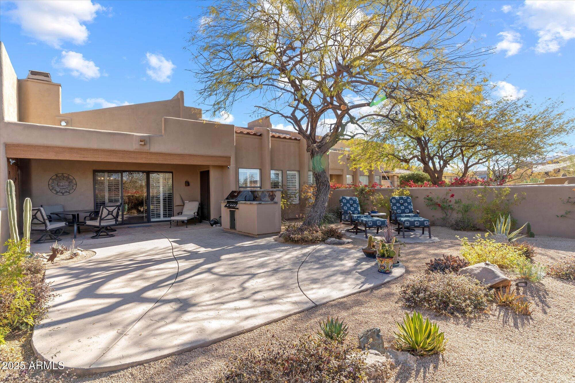 9221 E WHITETHORN Circle