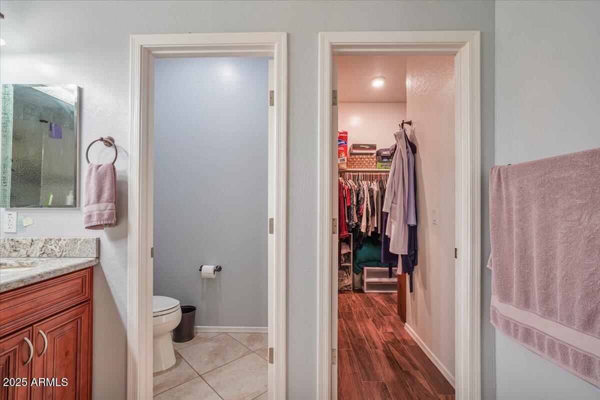 1145 E WINCHESTER Place