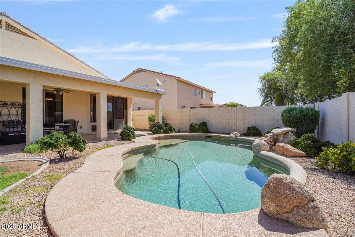 1145 E WINCHESTER Place