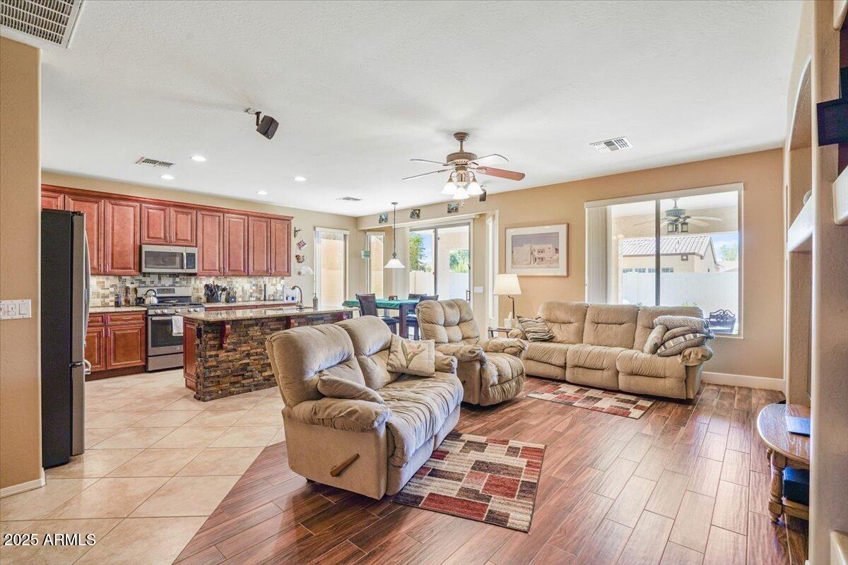 1145 E WINCHESTER Place