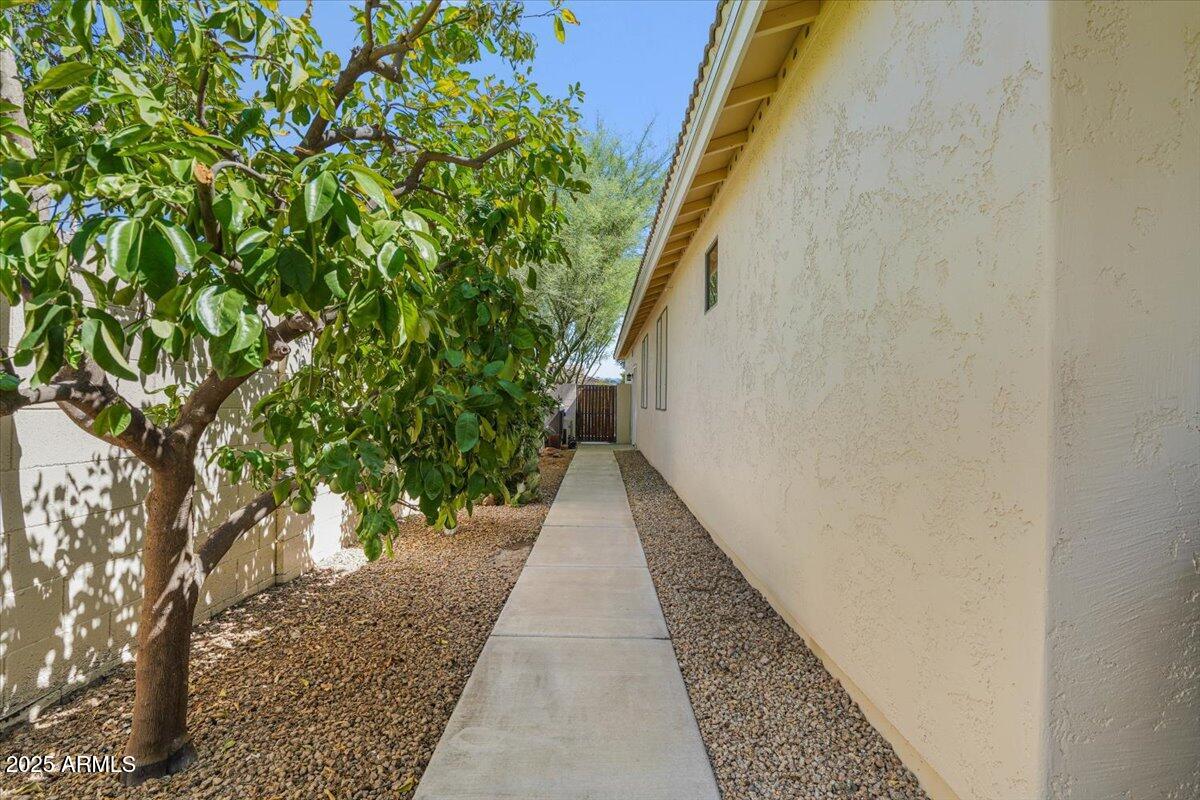 1145 E WINCHESTER Place