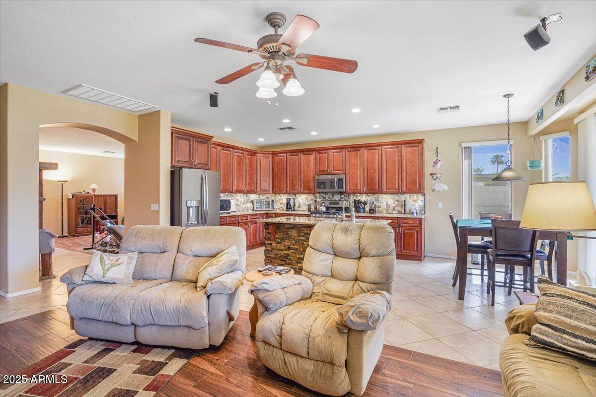 1145 E WINCHESTER Place