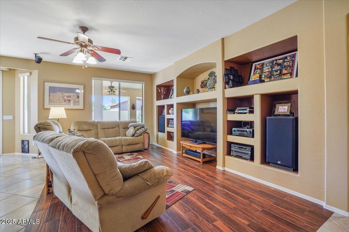 1145 E WINCHESTER Place