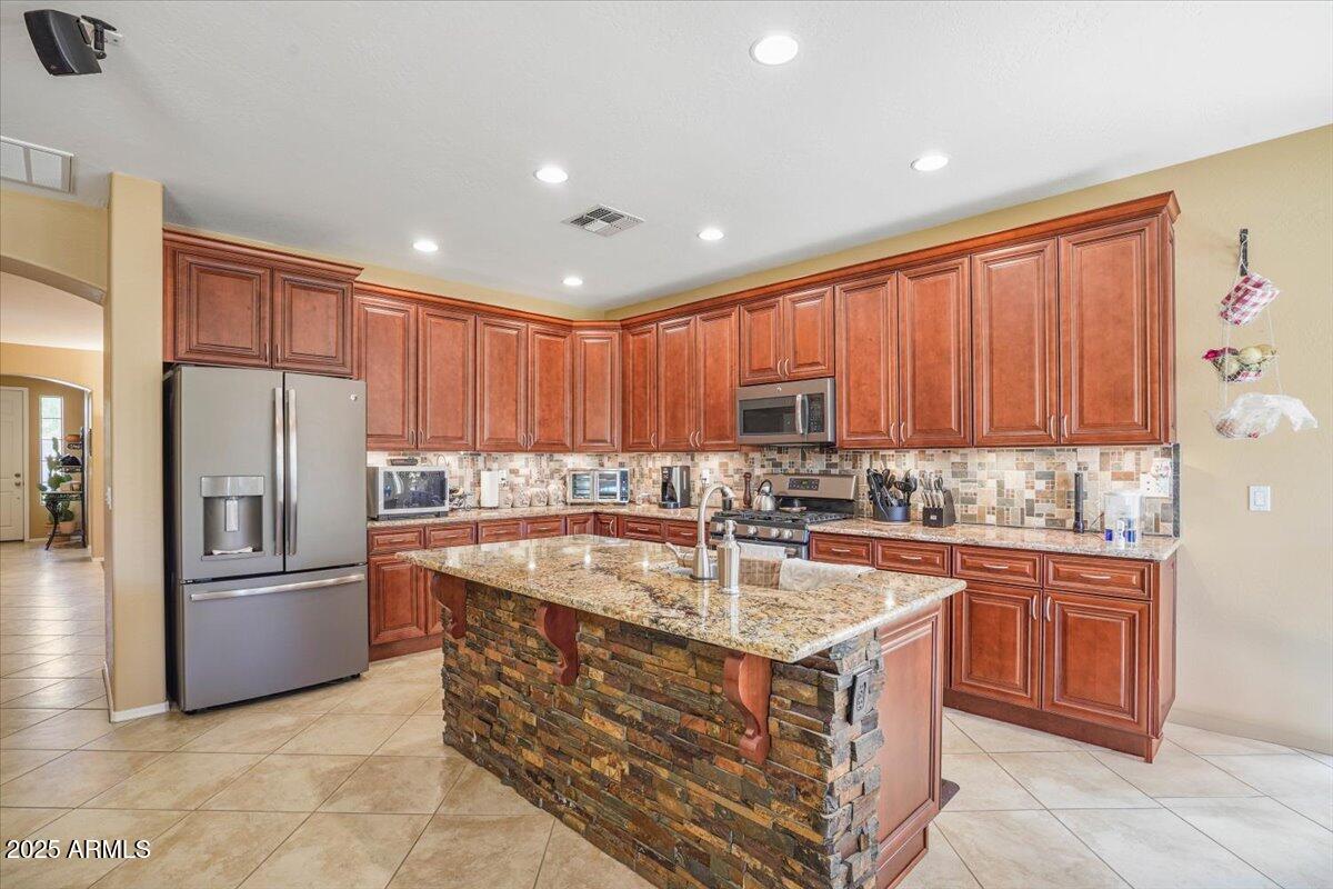 1145 E WINCHESTER Place