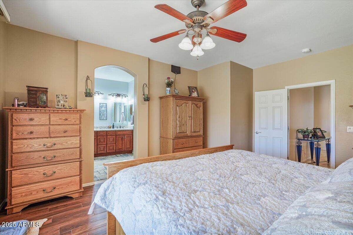 1145 E WINCHESTER Place