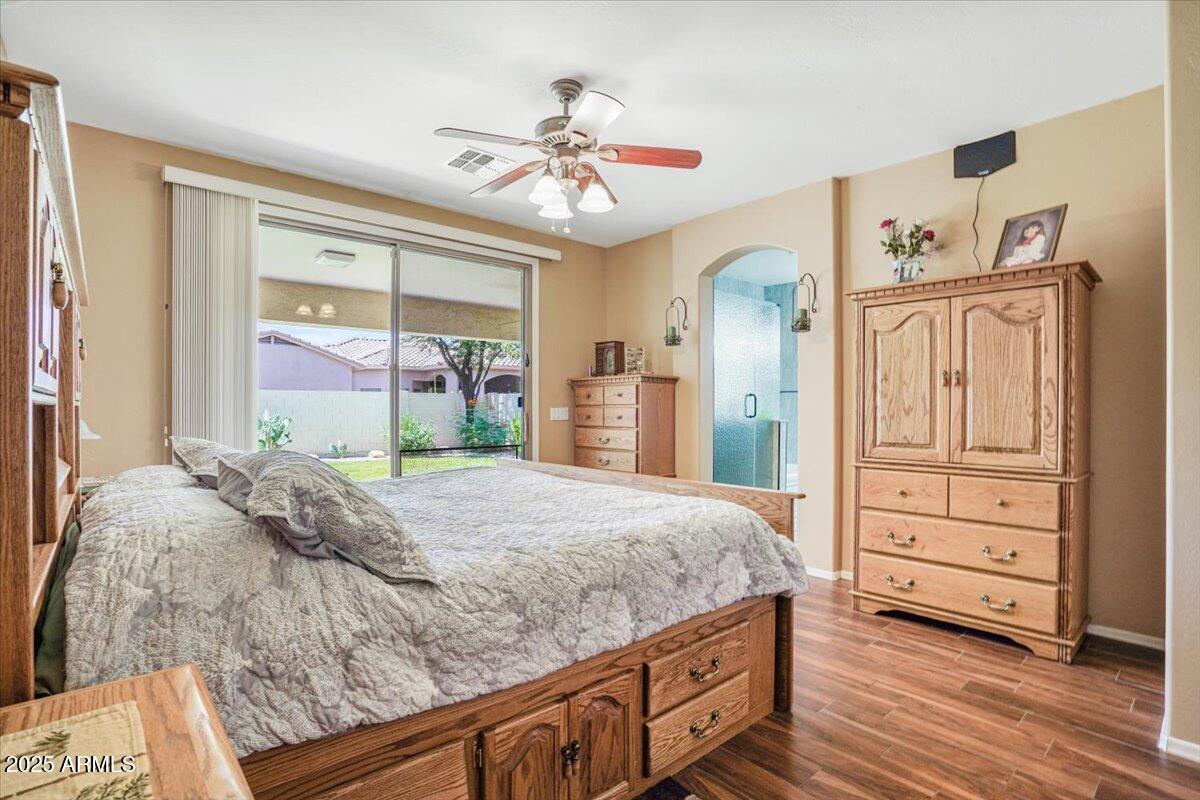 1145 E WINCHESTER Place