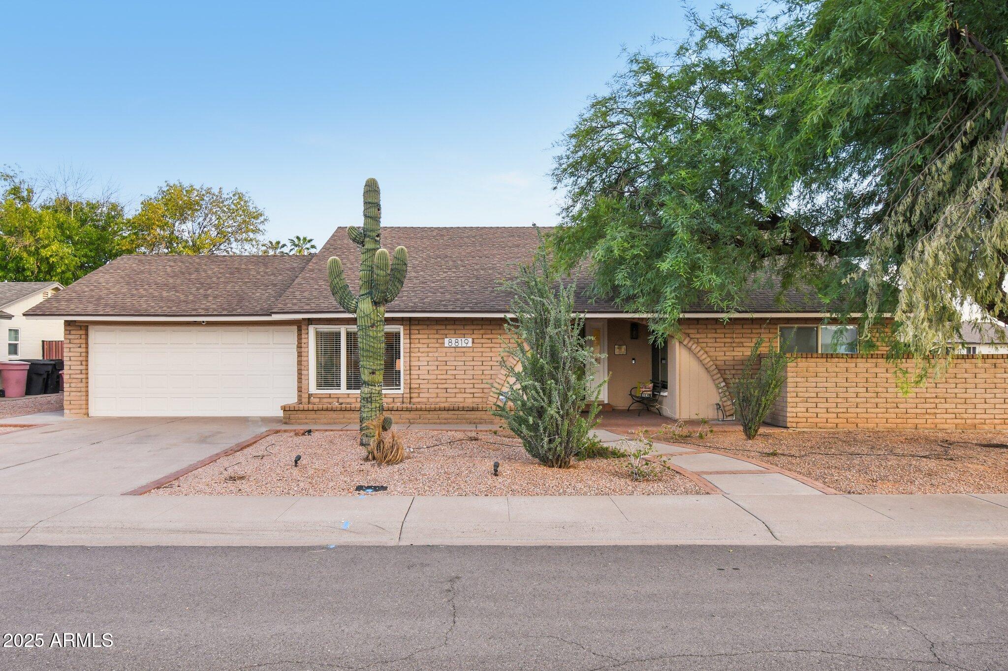 8819 E ALTADENA Avenue