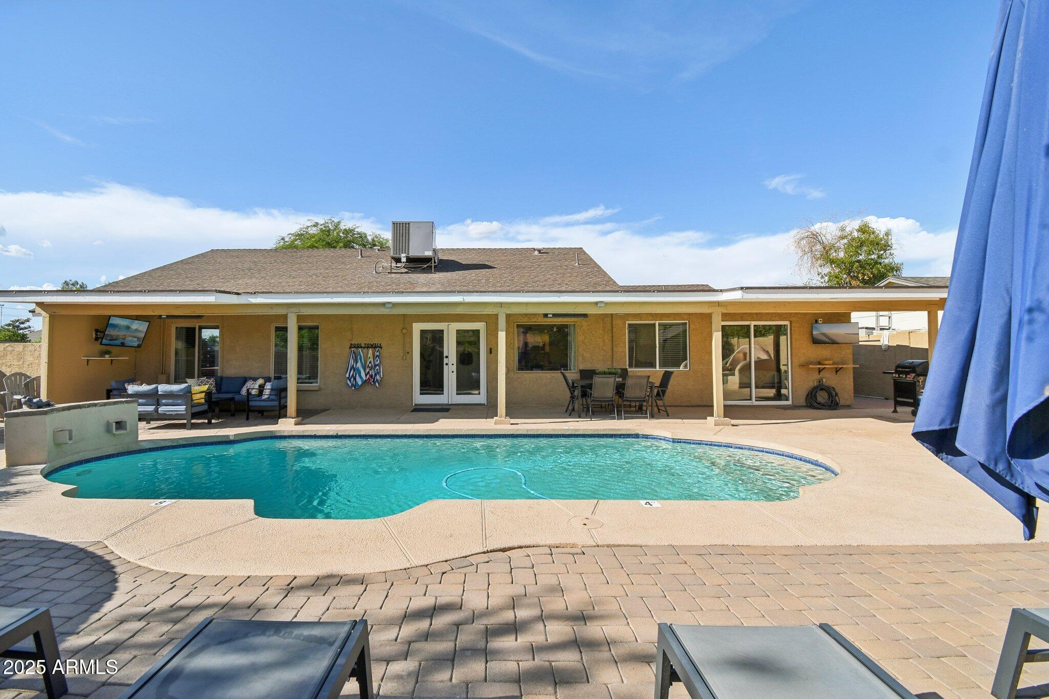 8819 E ALTADENA Avenue