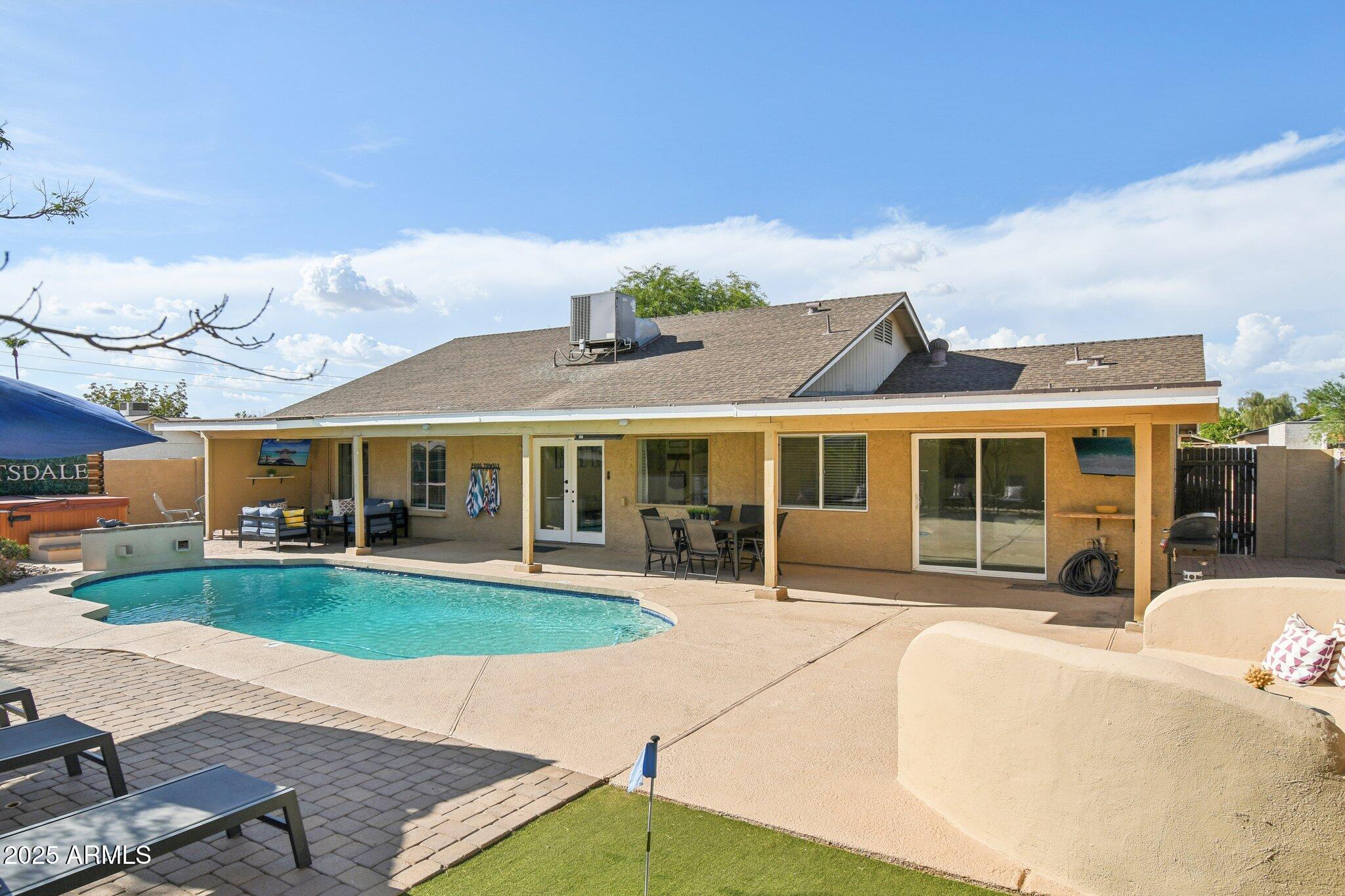8819 E ALTADENA Avenue