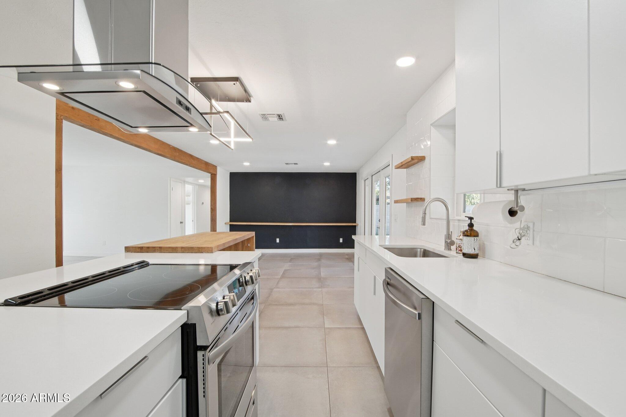 2444 E FLOWER Street