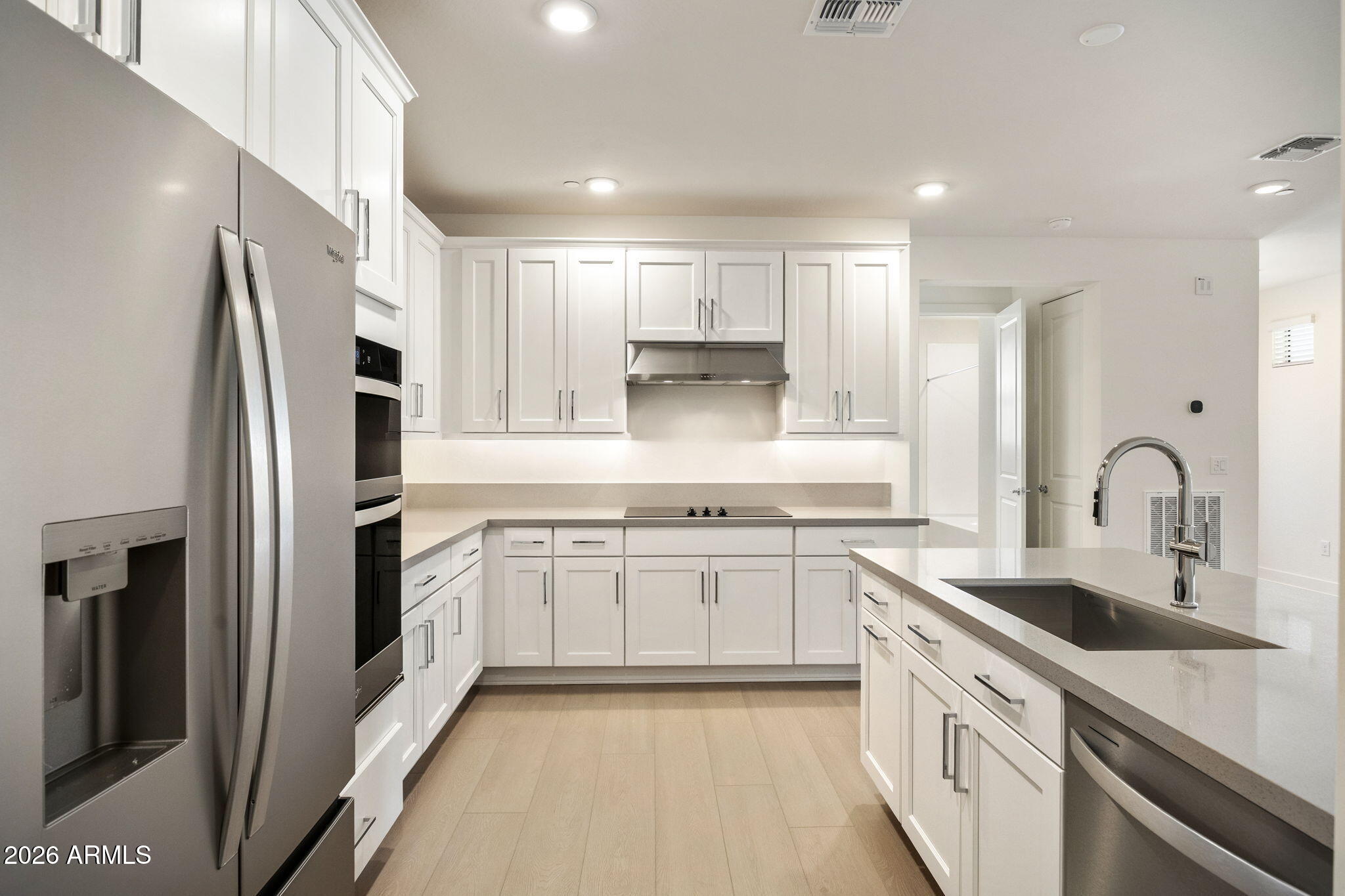 2121 W SONORAN DESERT Drive 123
