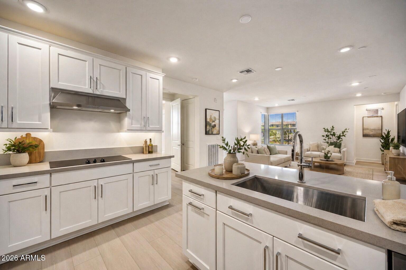 2121 W SONORAN DESERT Drive 123
