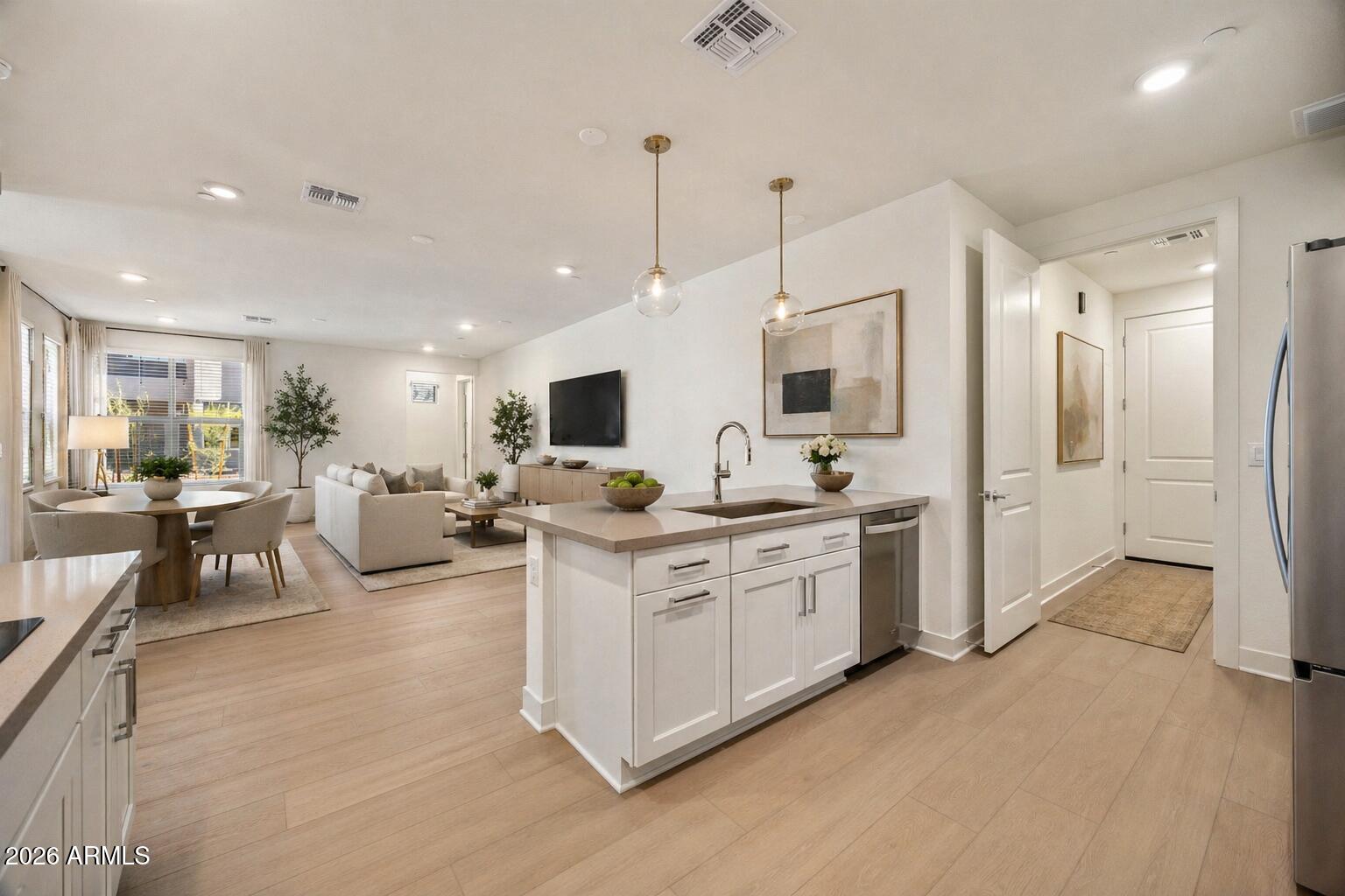 2121 W SONORAN DESERT Drive 123