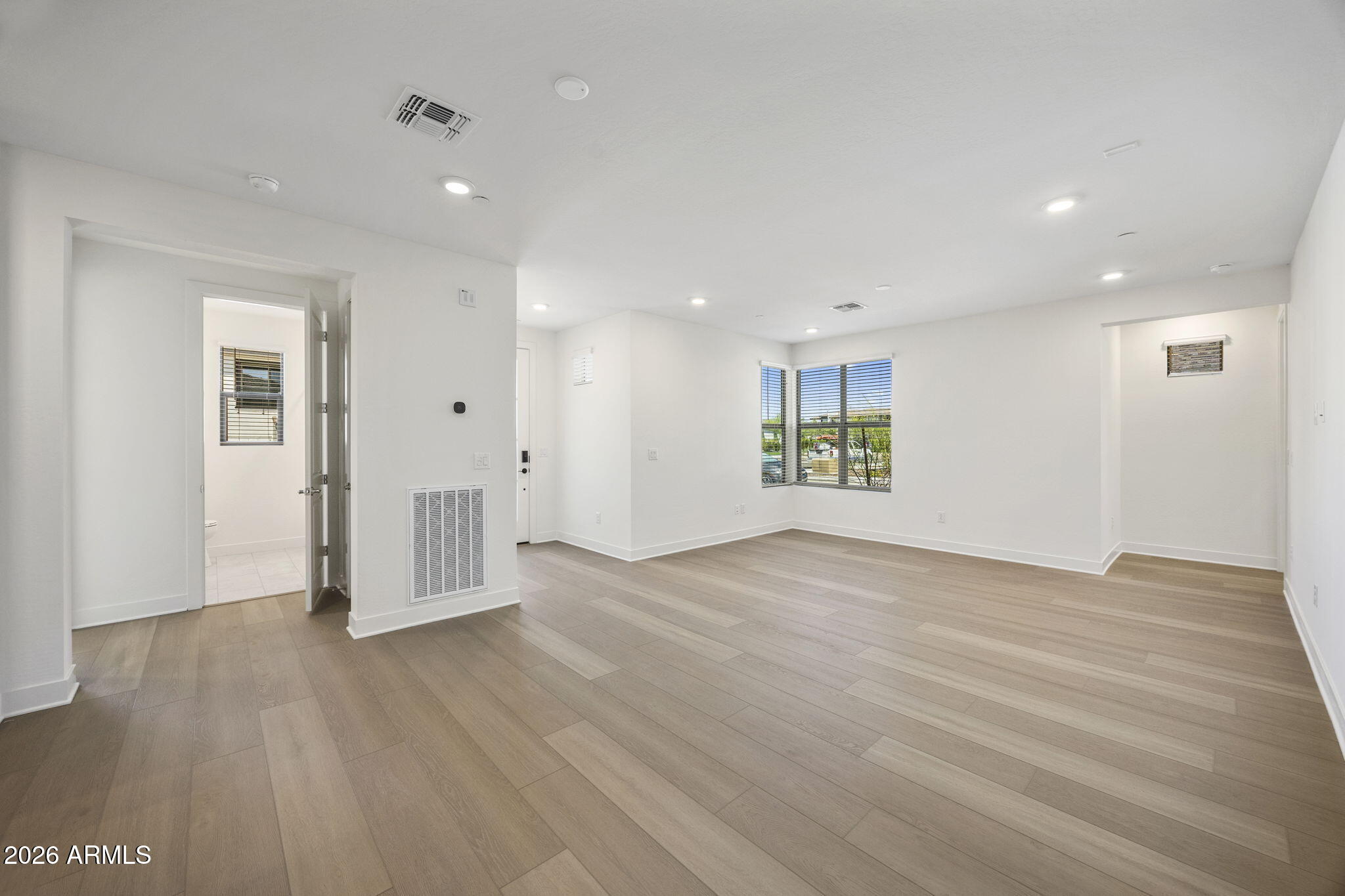 2121 W SONORAN DESERT Drive 123