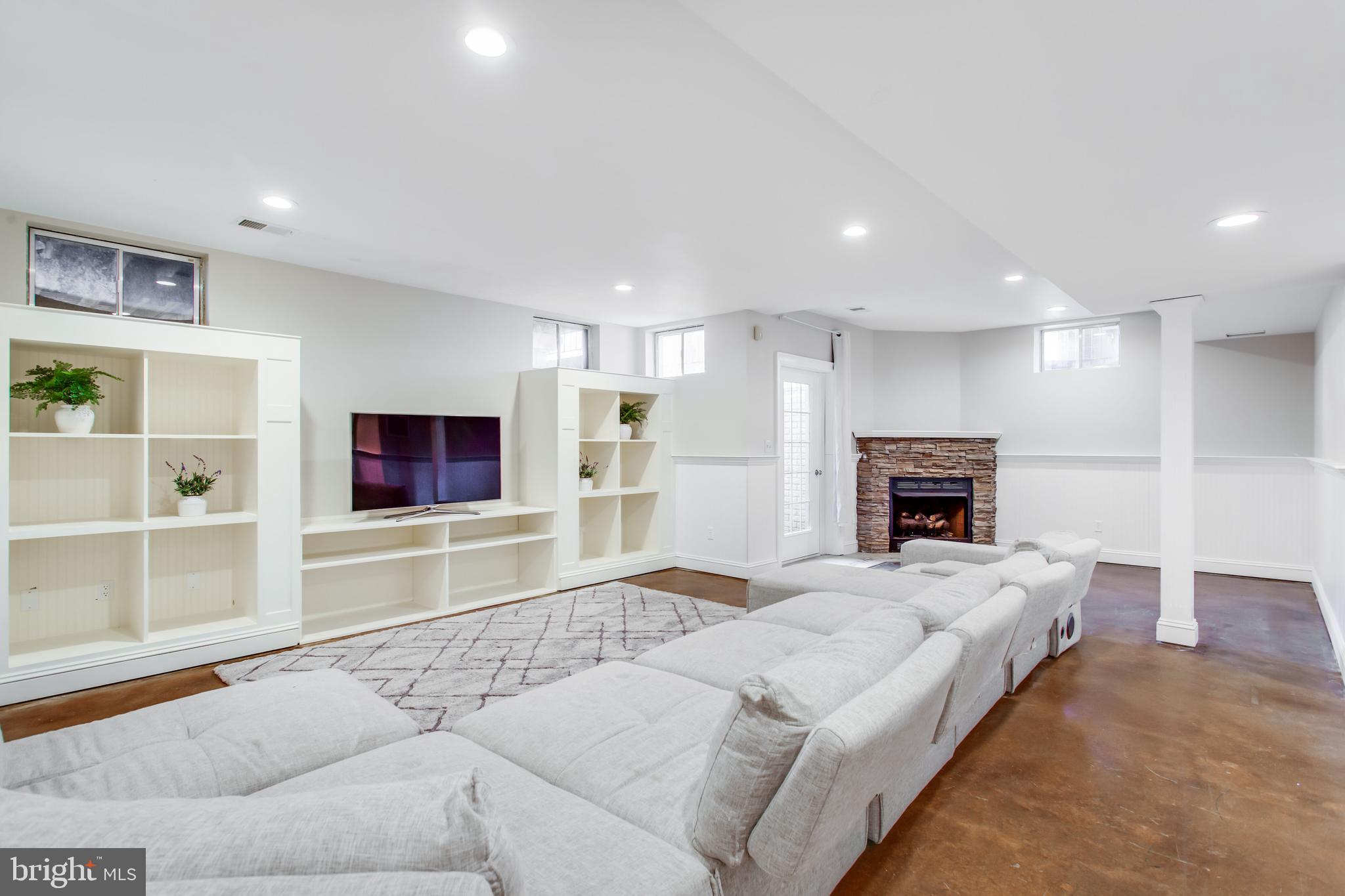 99 HUMMINGBIRD COURT