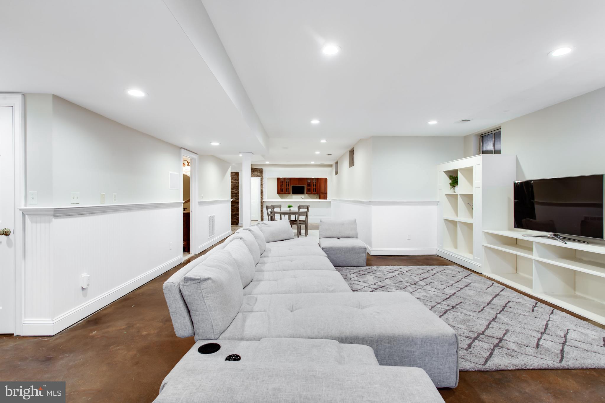 99 HUMMINGBIRD COURT