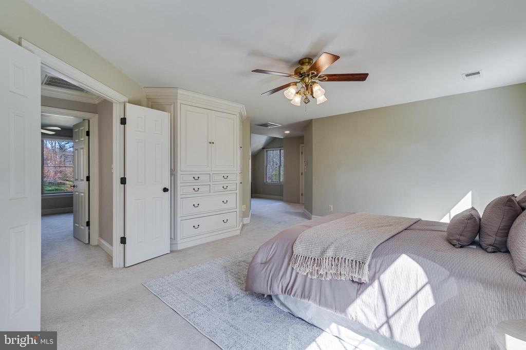 99 HUMMINGBIRD COURT