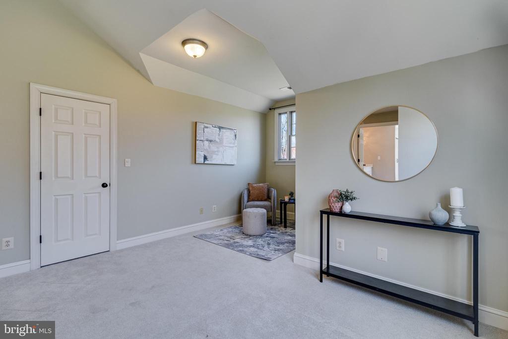 99 HUMMINGBIRD COURT