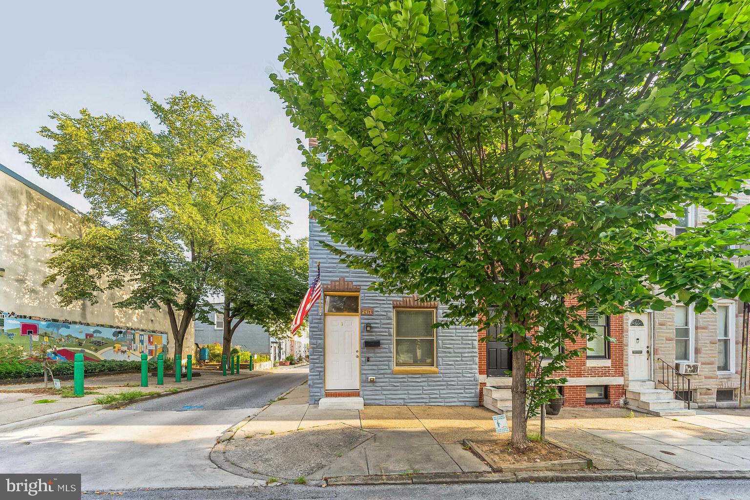 2412 E Fairmount Ave