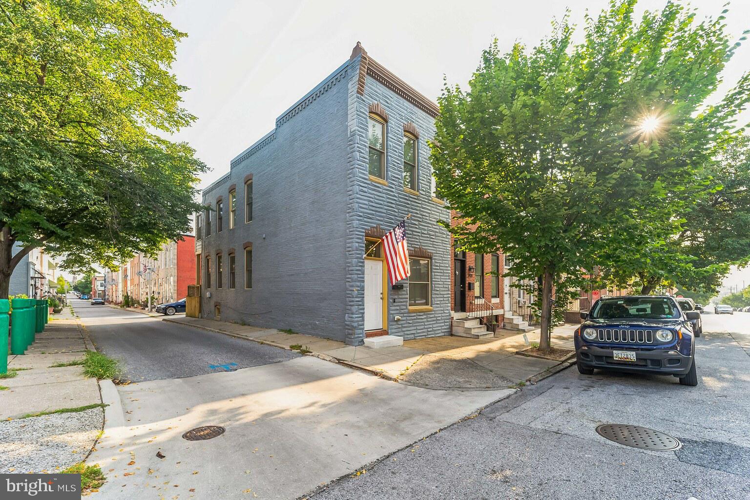 2412 E Fairmount Ave