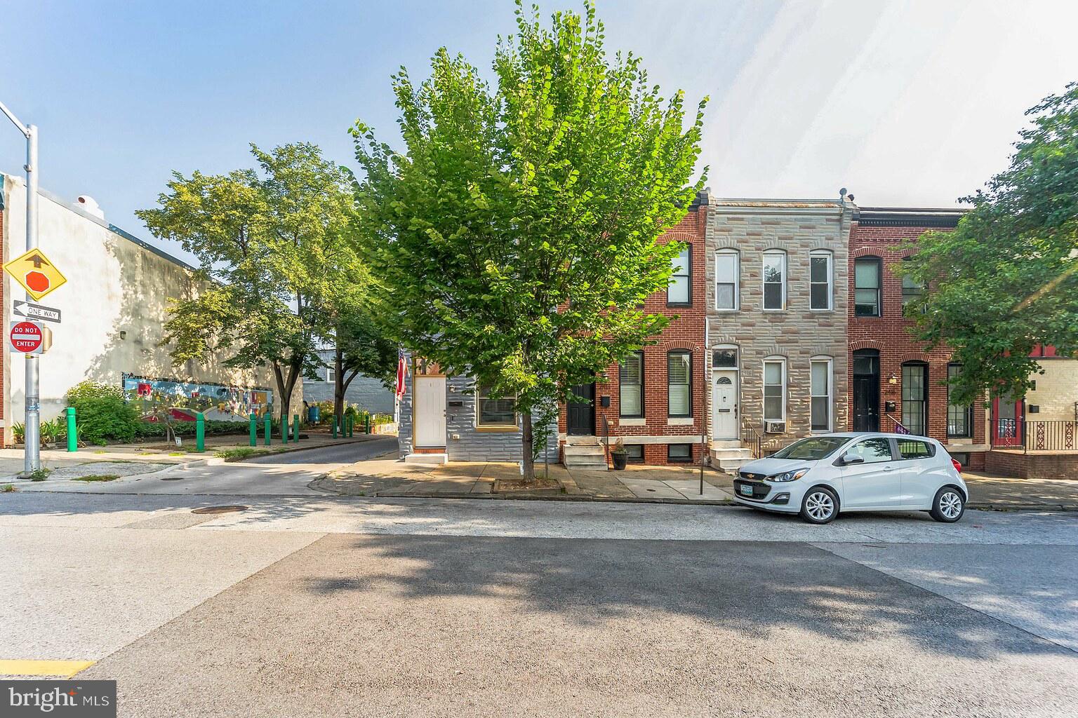 2412 E Fairmount Ave