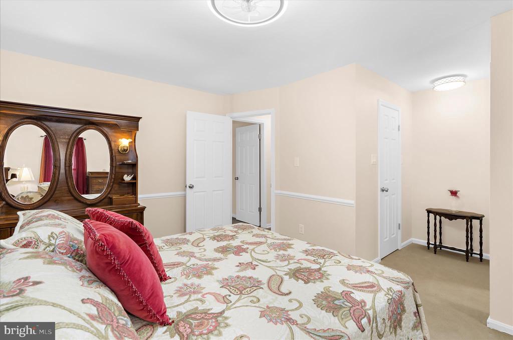 2450 SHAWNEE LANE