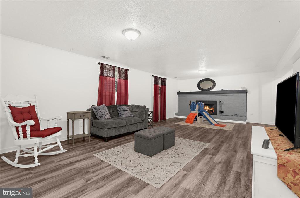 2450 SHAWNEE LANE