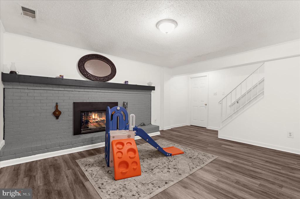 2450 SHAWNEE LANE