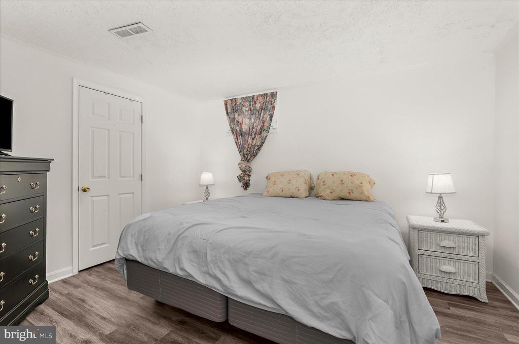 2450 SHAWNEE LANE