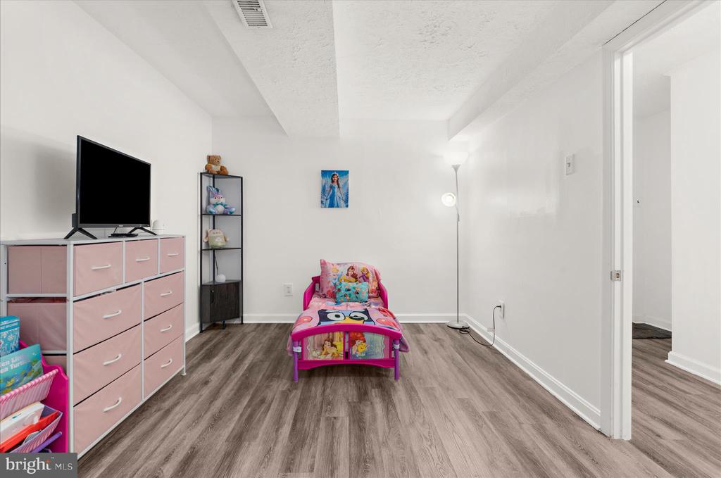 2450 SHAWNEE LANE