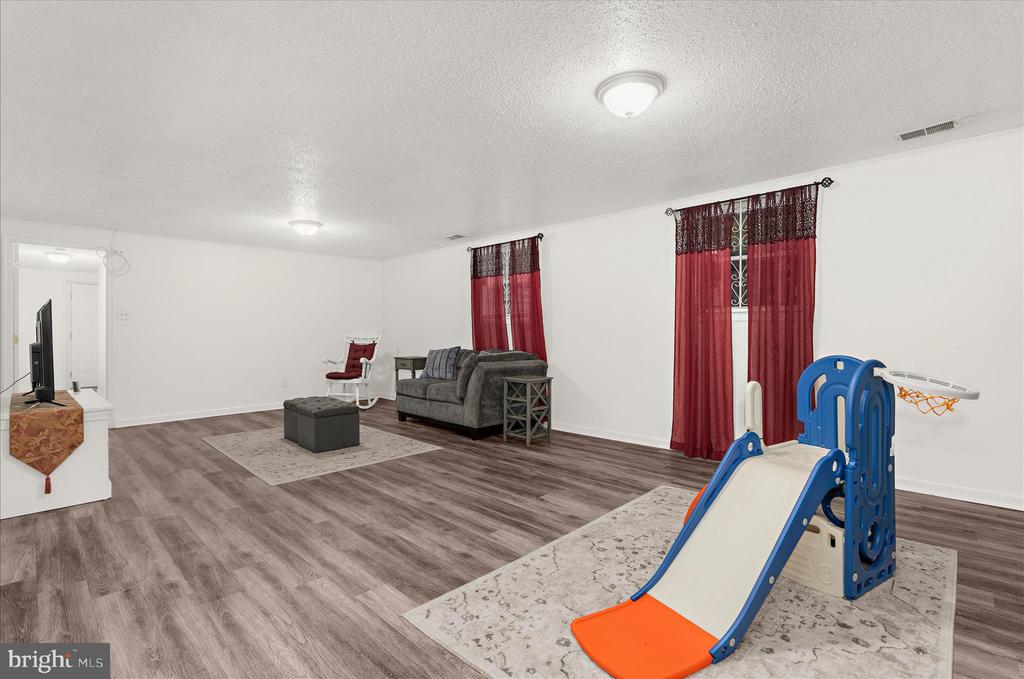 2450 SHAWNEE LANE