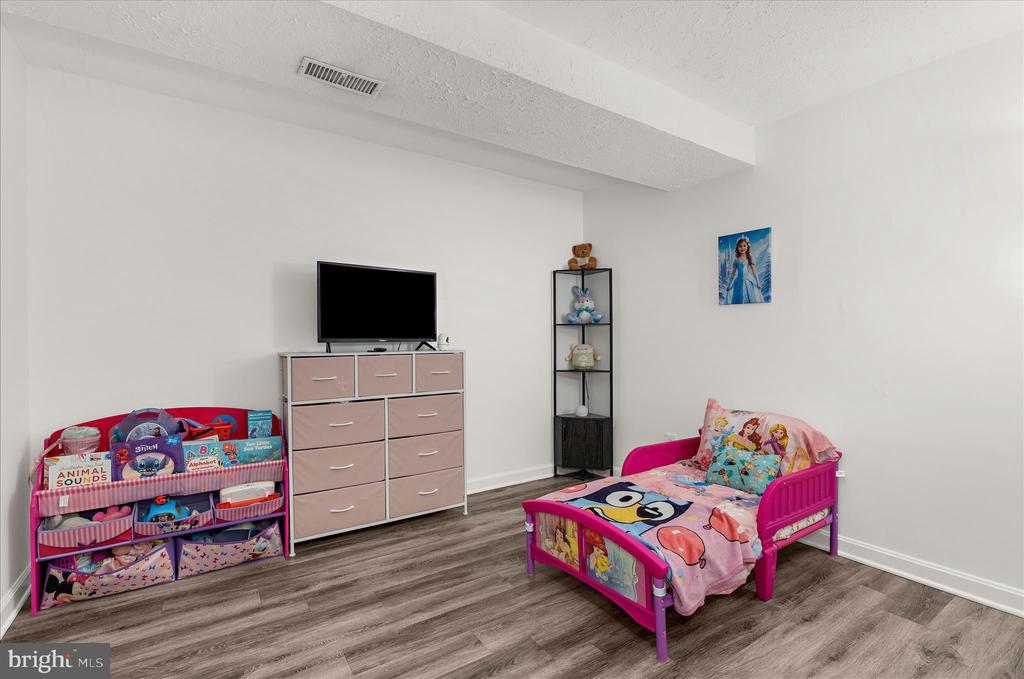 2450 SHAWNEE LANE