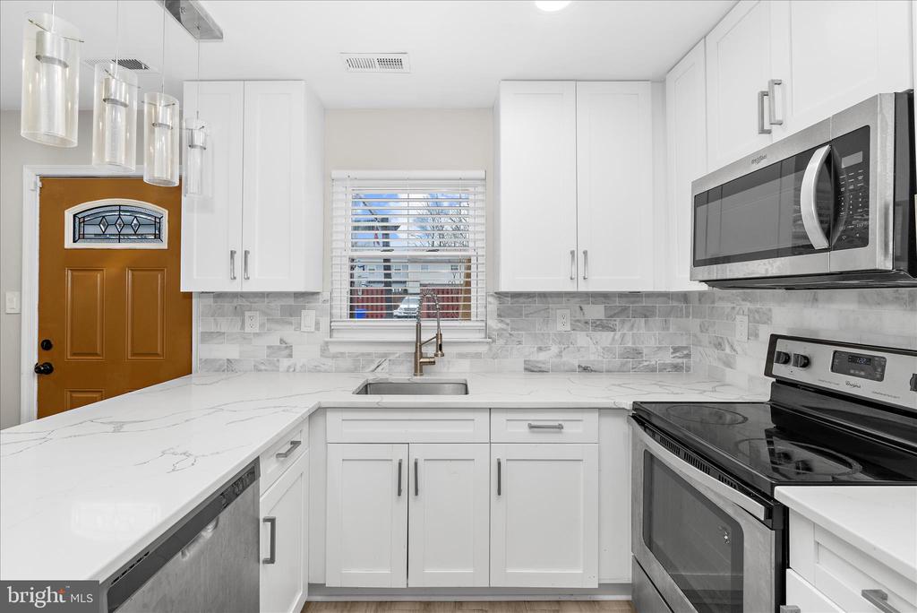 4407 EAGLE COURT
