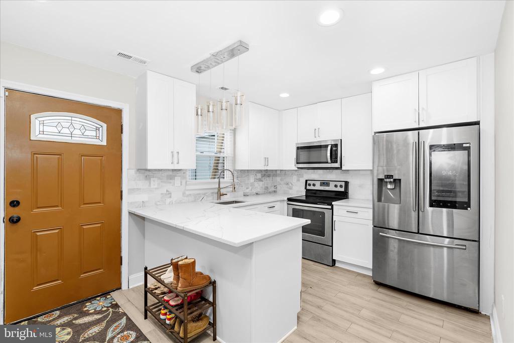 4407 EAGLE COURT