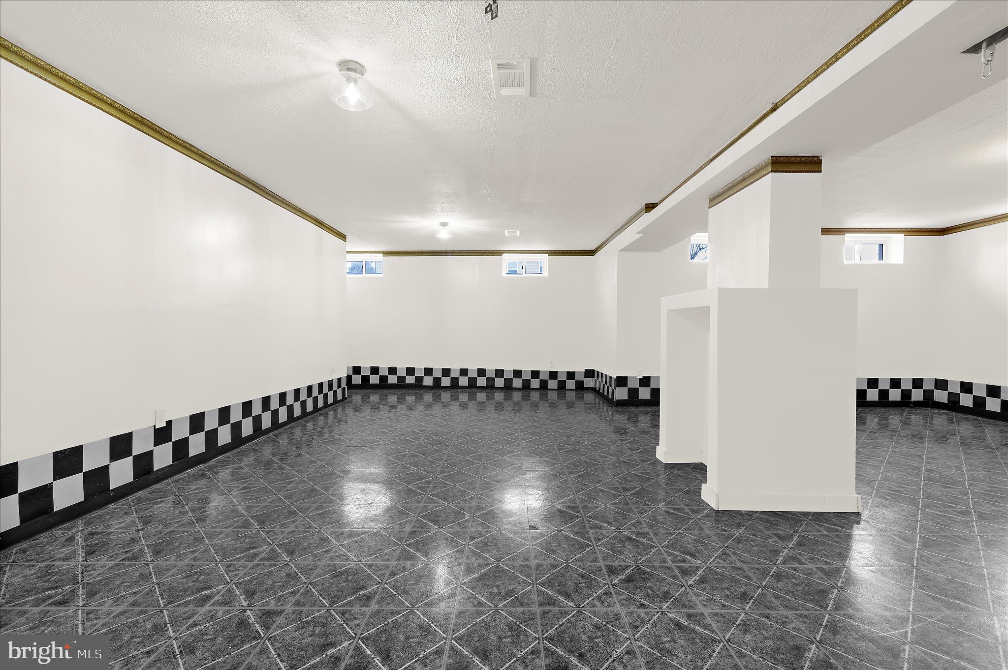 1605 SAINT JAMES ROAD