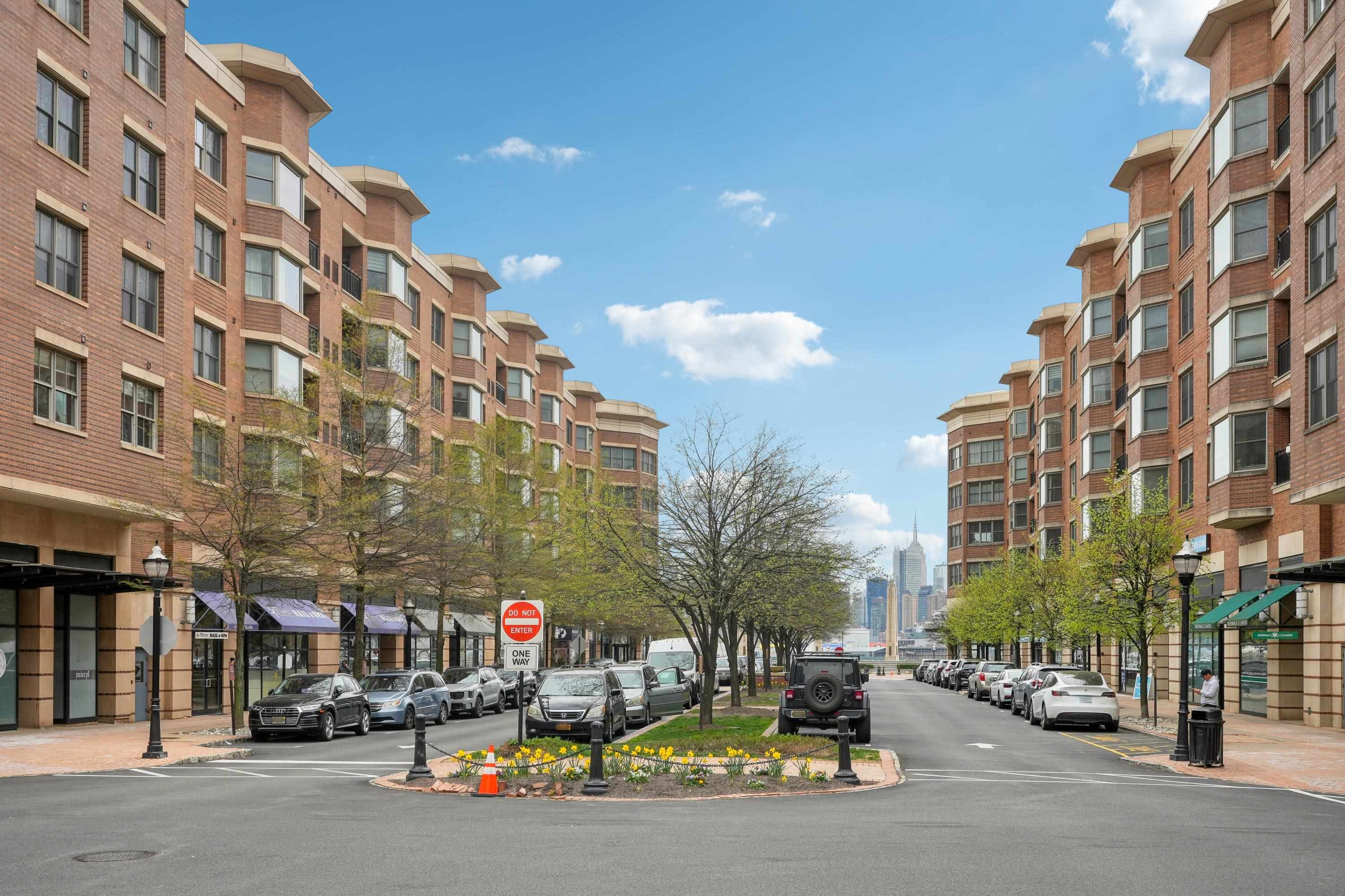 22 AVENUE AT PORT IMPERIAL Unit: 423