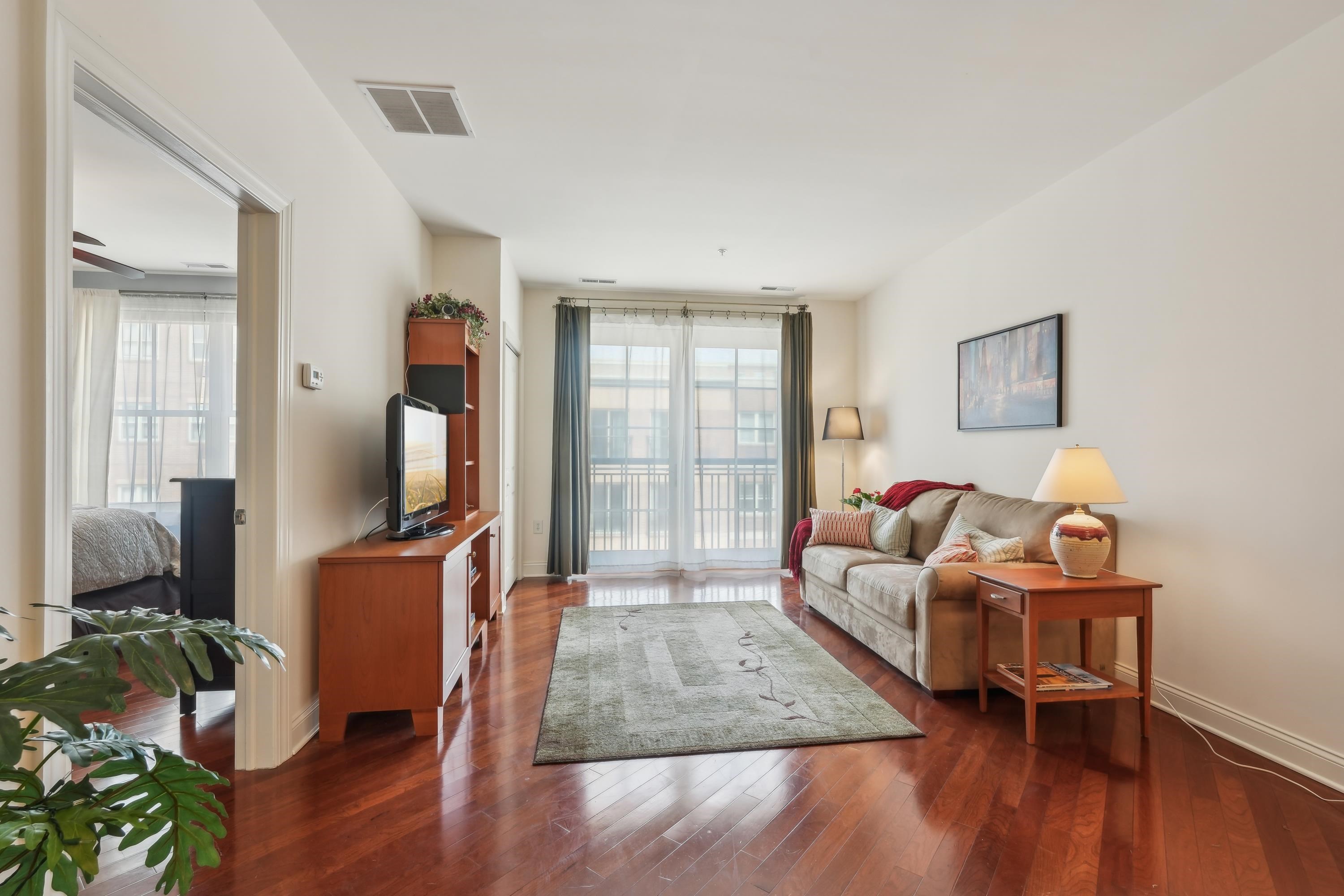 22 AVENUE AT PORT IMPERIAL Unit: 423