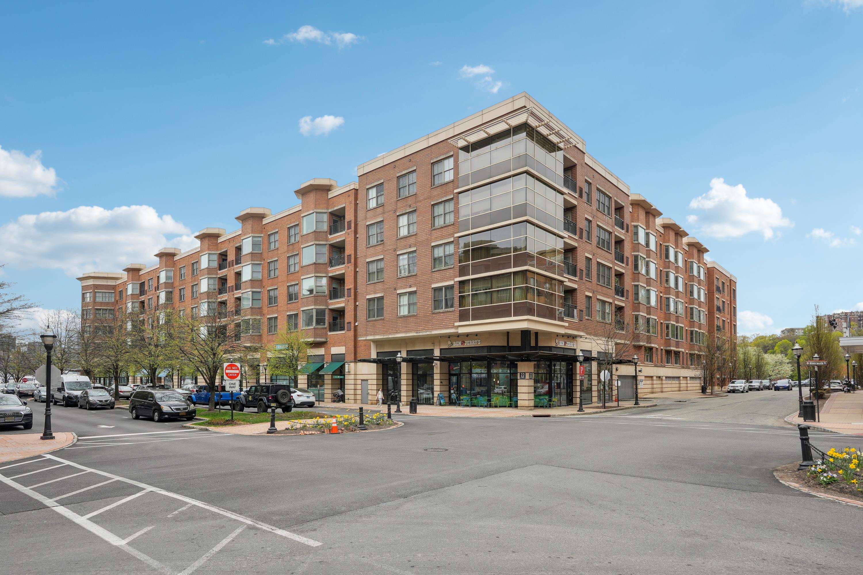 22 AVENUE AT PORT IMPERIAL Unit: 423