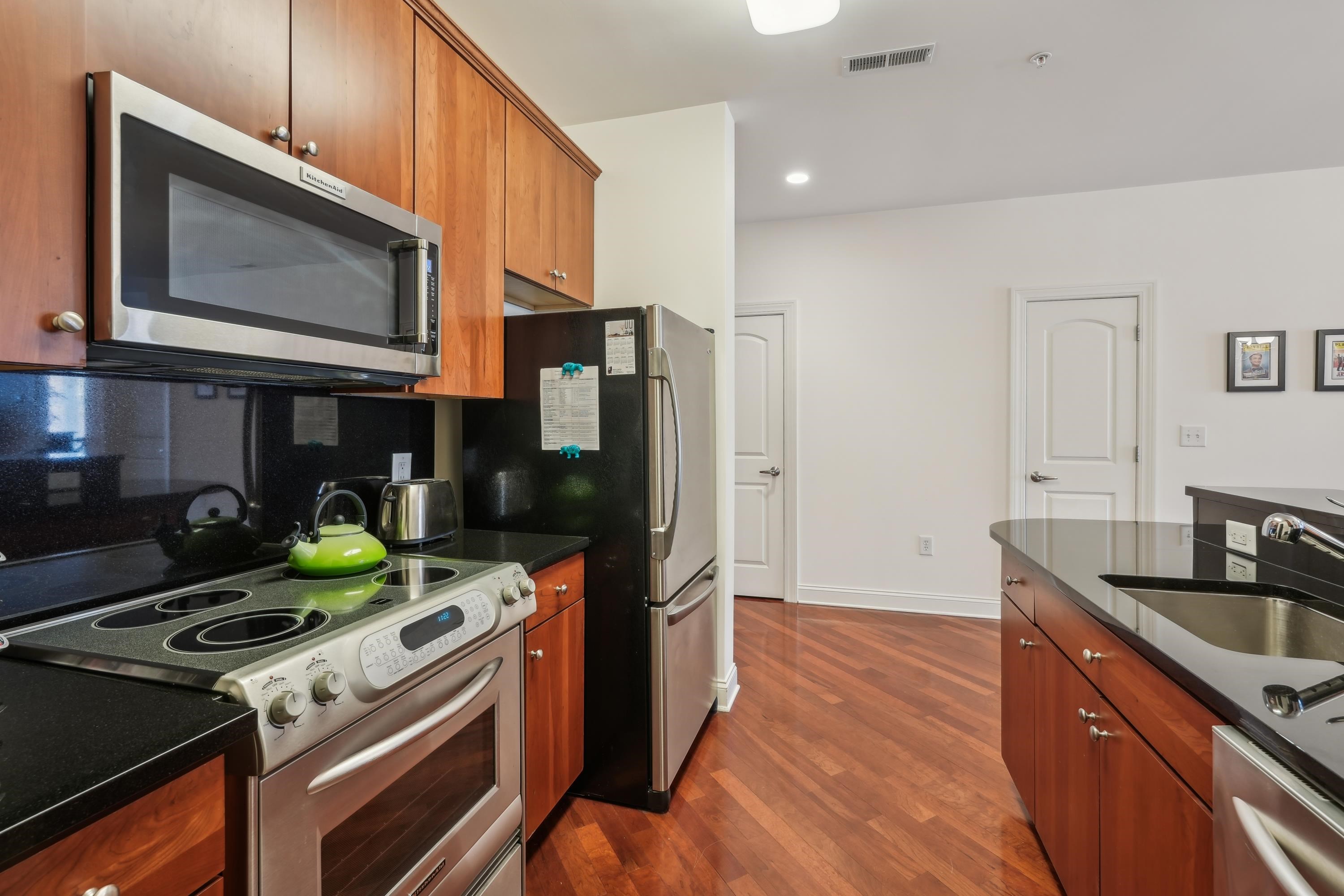 22 AVENUE AT PORT IMPERIAL Unit: 423