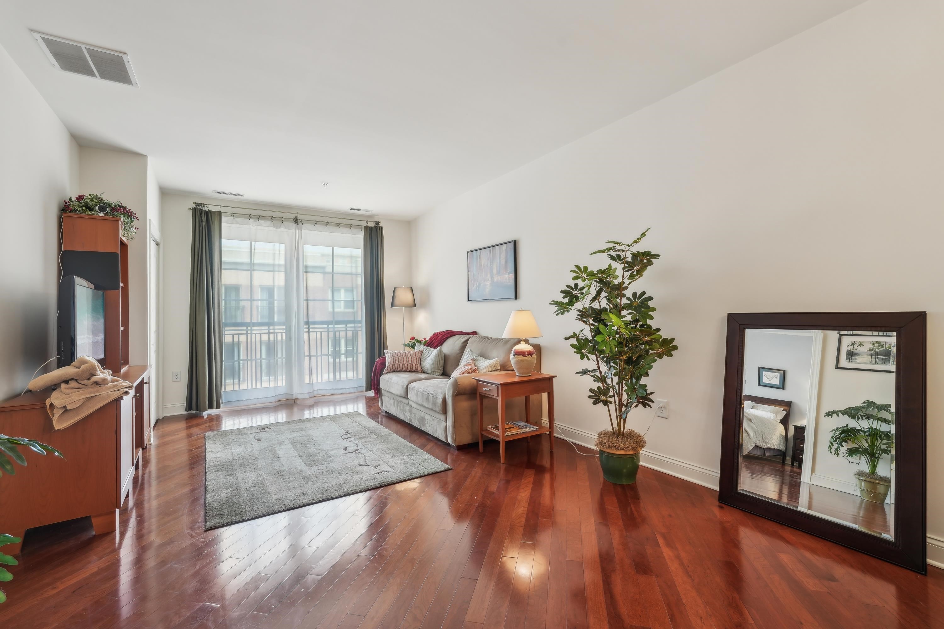 22 AVENUE AT PORT IMPERIAL Unit: 423