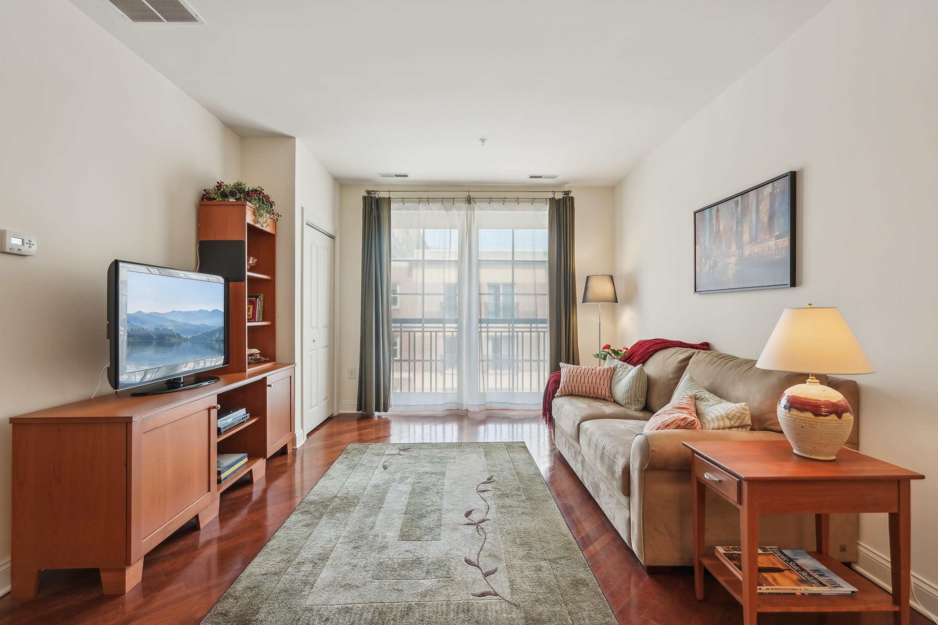 22 AVENUE AT PORT IMPERIAL Unit: 423