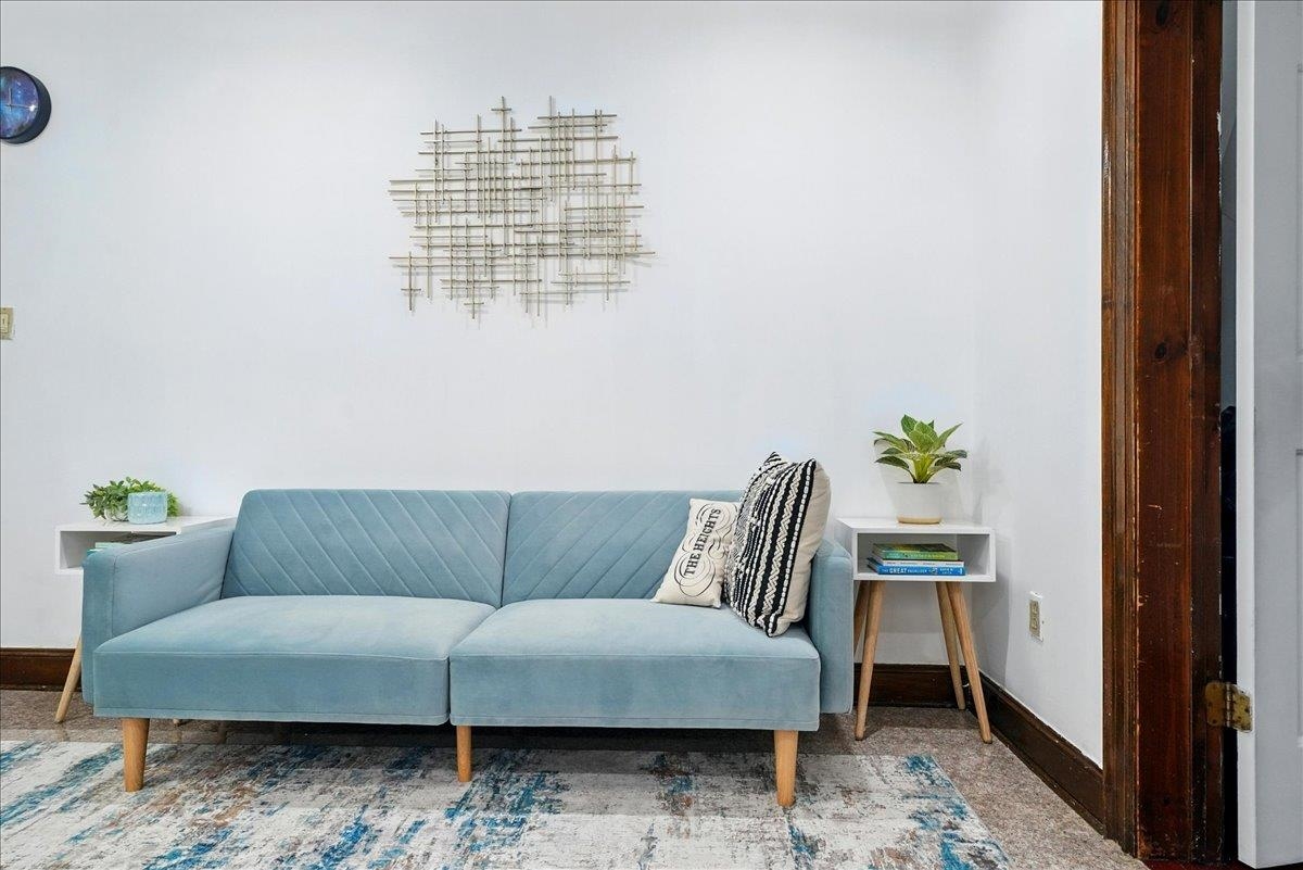 164 OGDEN AVE Unit: 105