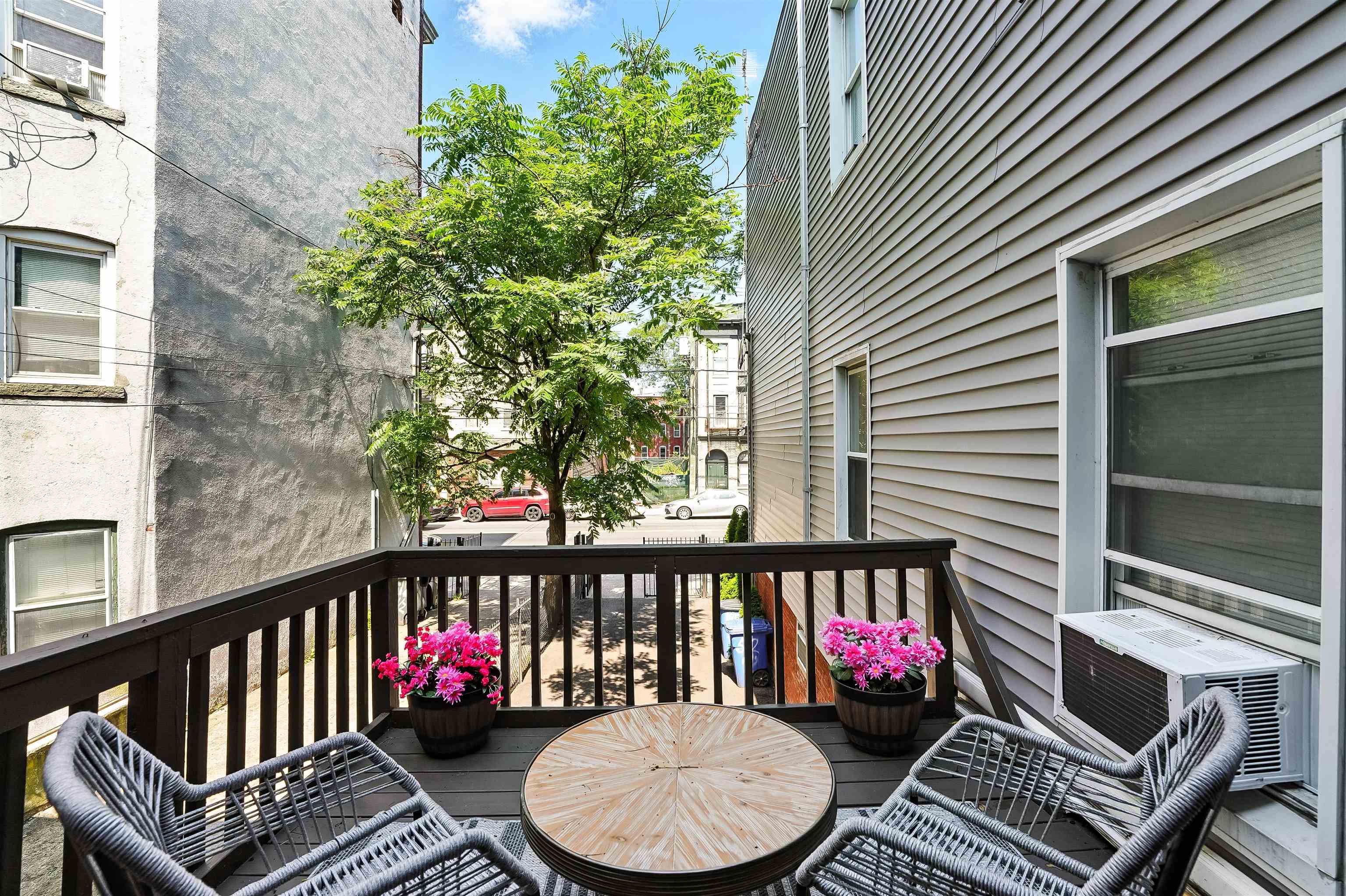 512 1/2 PALISADE AVE