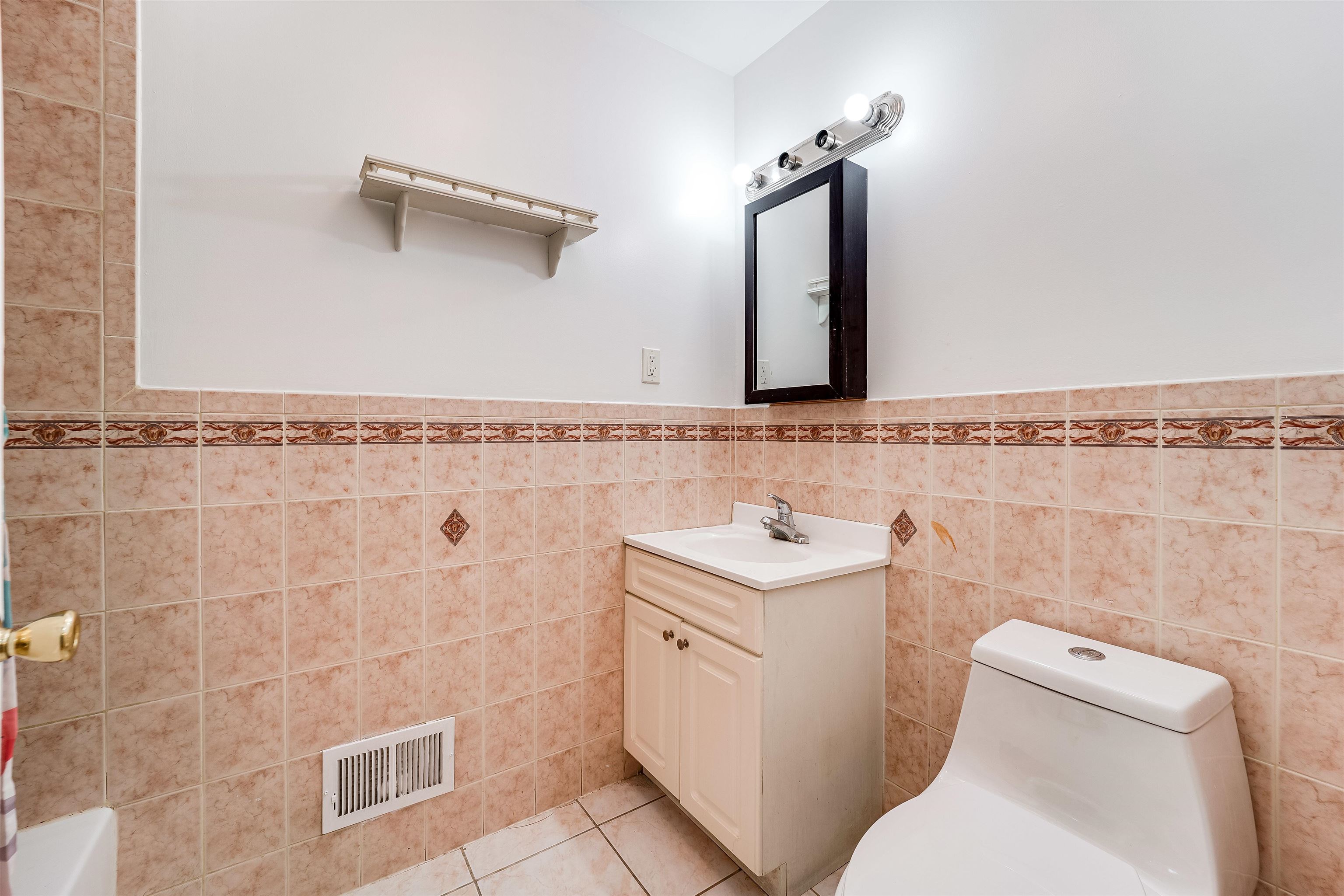 375 OGDEN AVE Unit: 1