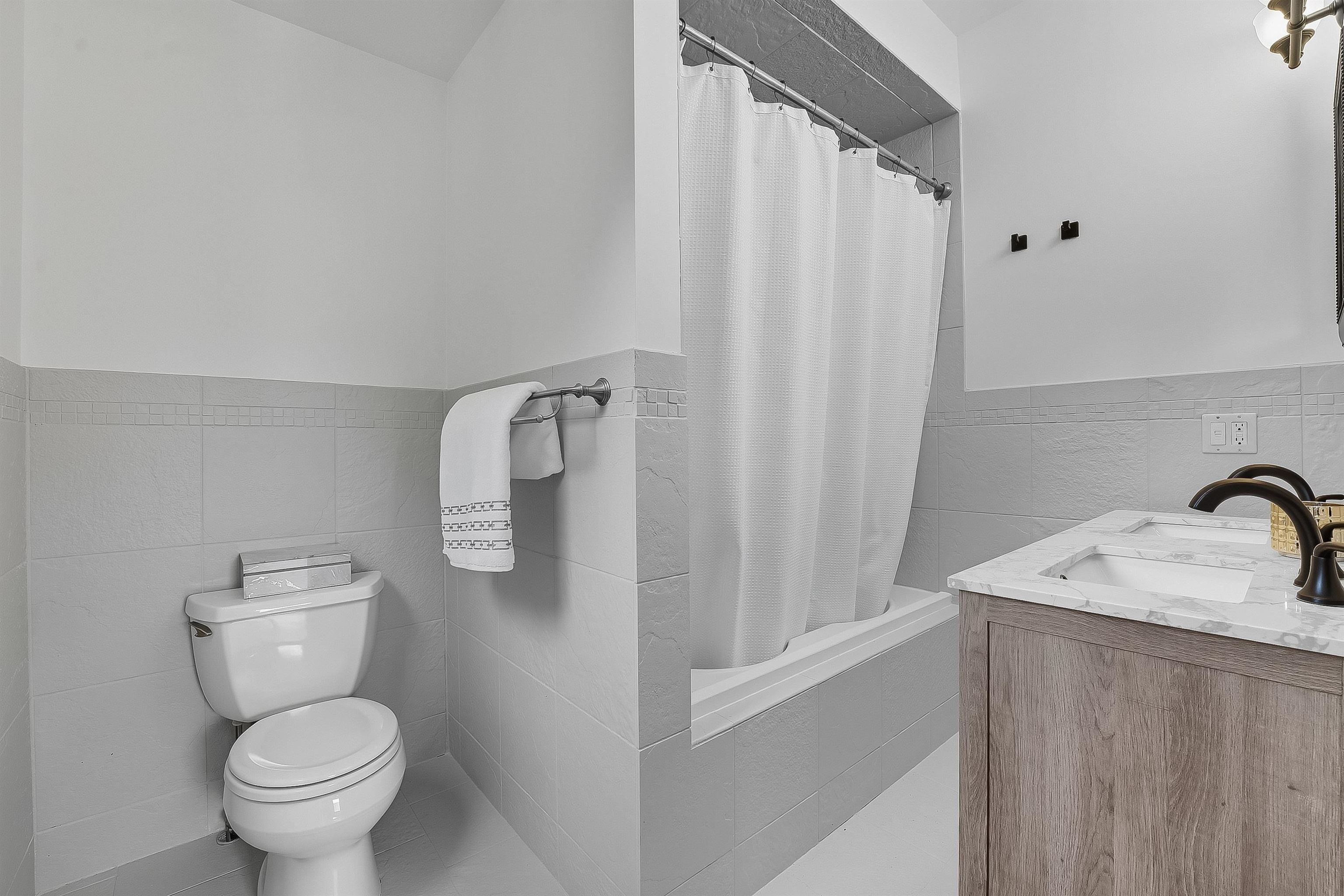 245 OGDEN AVE Unit: 2