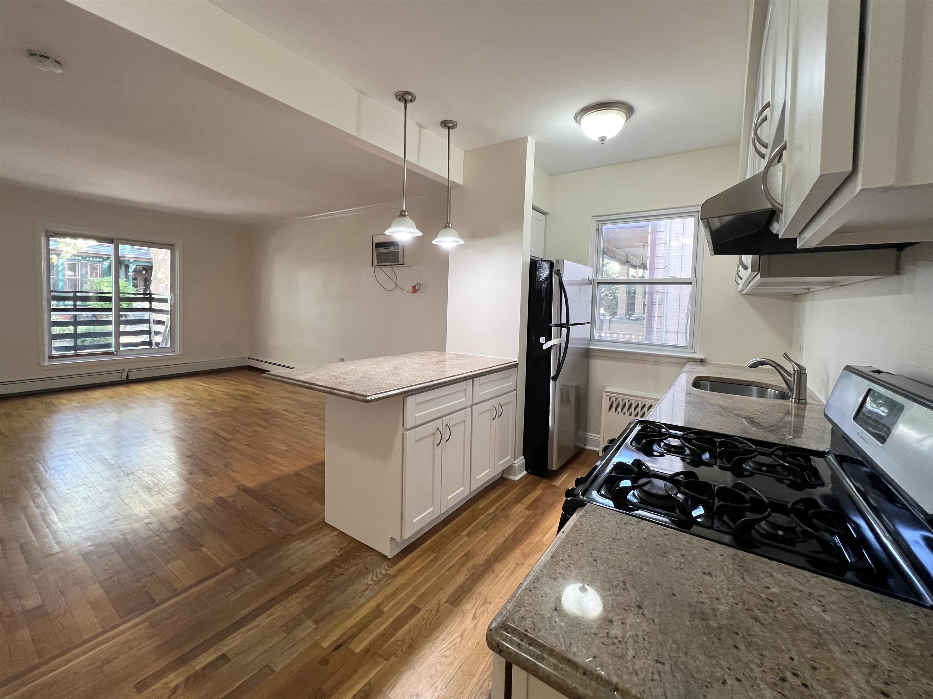 77 SHERMAN PL Unit: 3