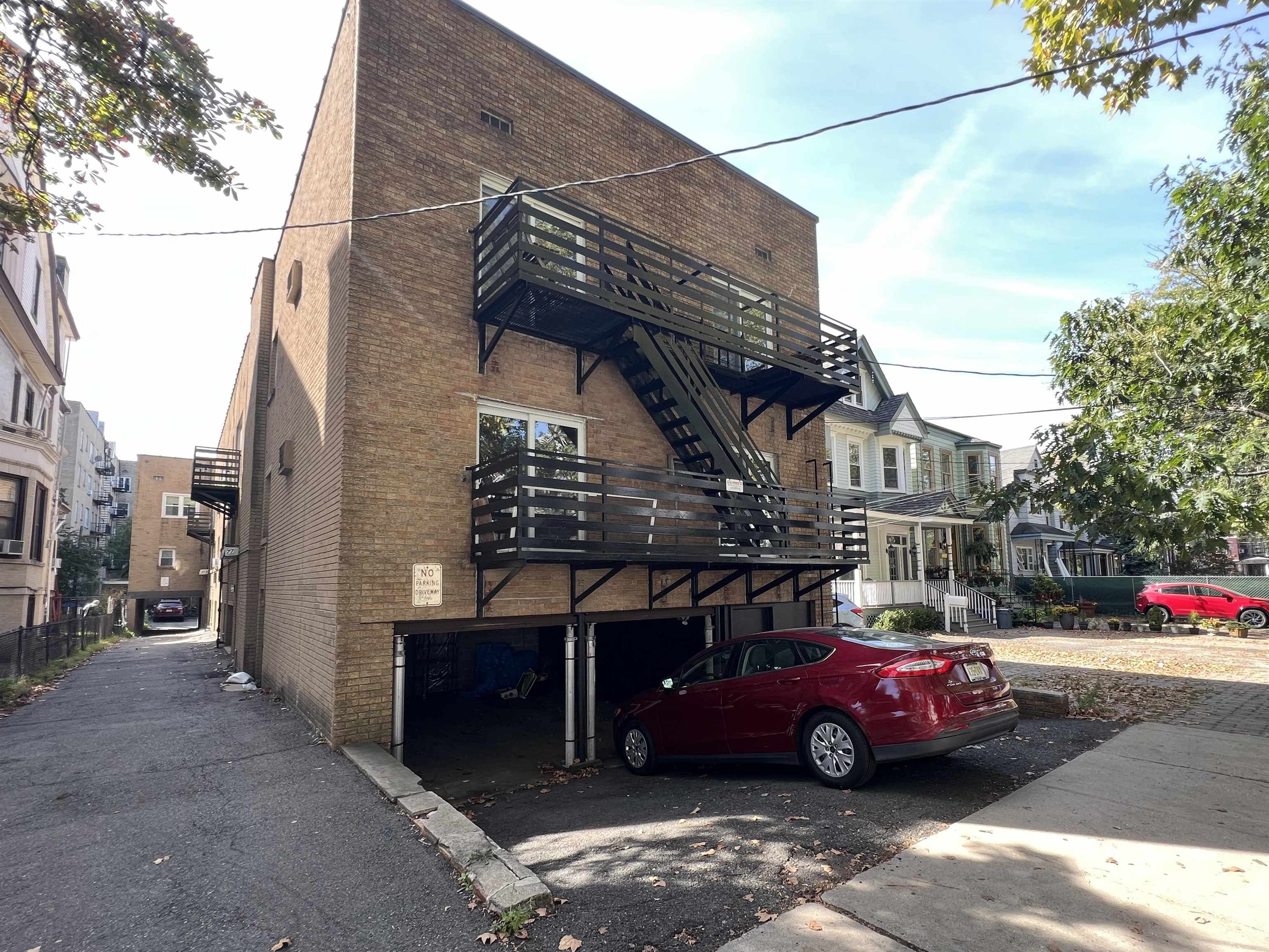 77 SHERMAN PL Unit: 3