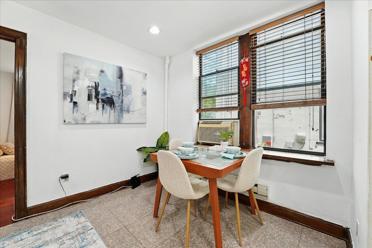 164 OGDEN AVE Unit: 105